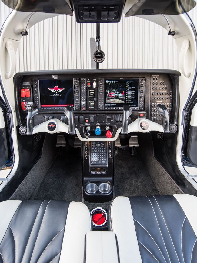 Mooney Ovation Ultra cockpit