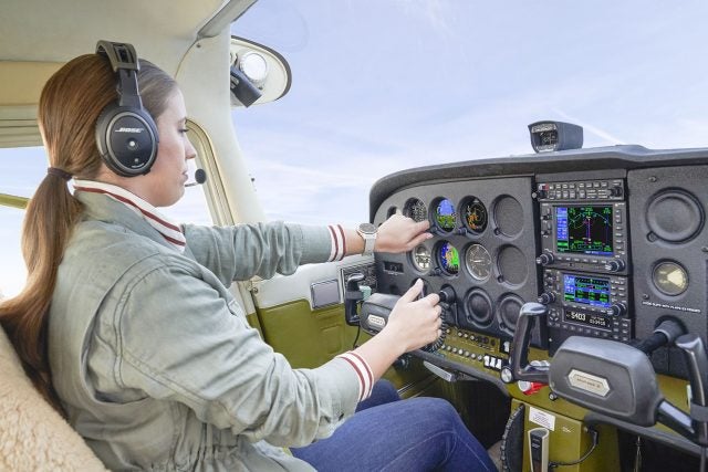 A pilot flying with Garmin's GI 275