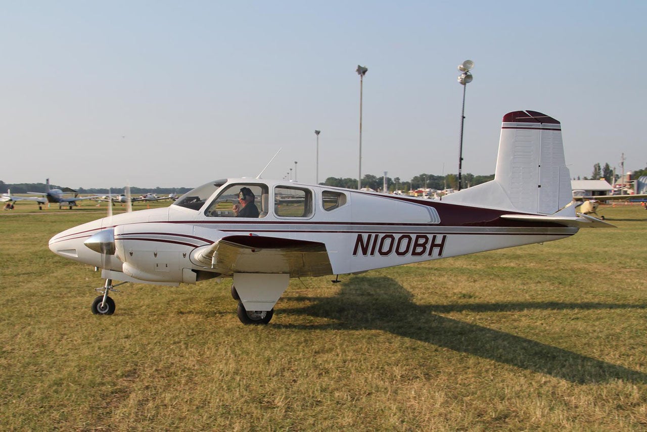 Beechcraft Travel Air - Choosing an Old Light Twin