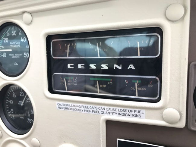 Cessna 182 Skylane instruments