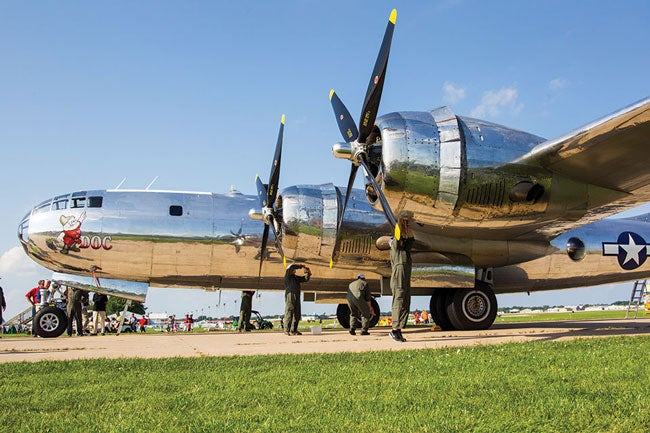 B-29 Doc arrives at AirVenture