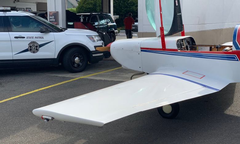 Plane lands on Washington highway