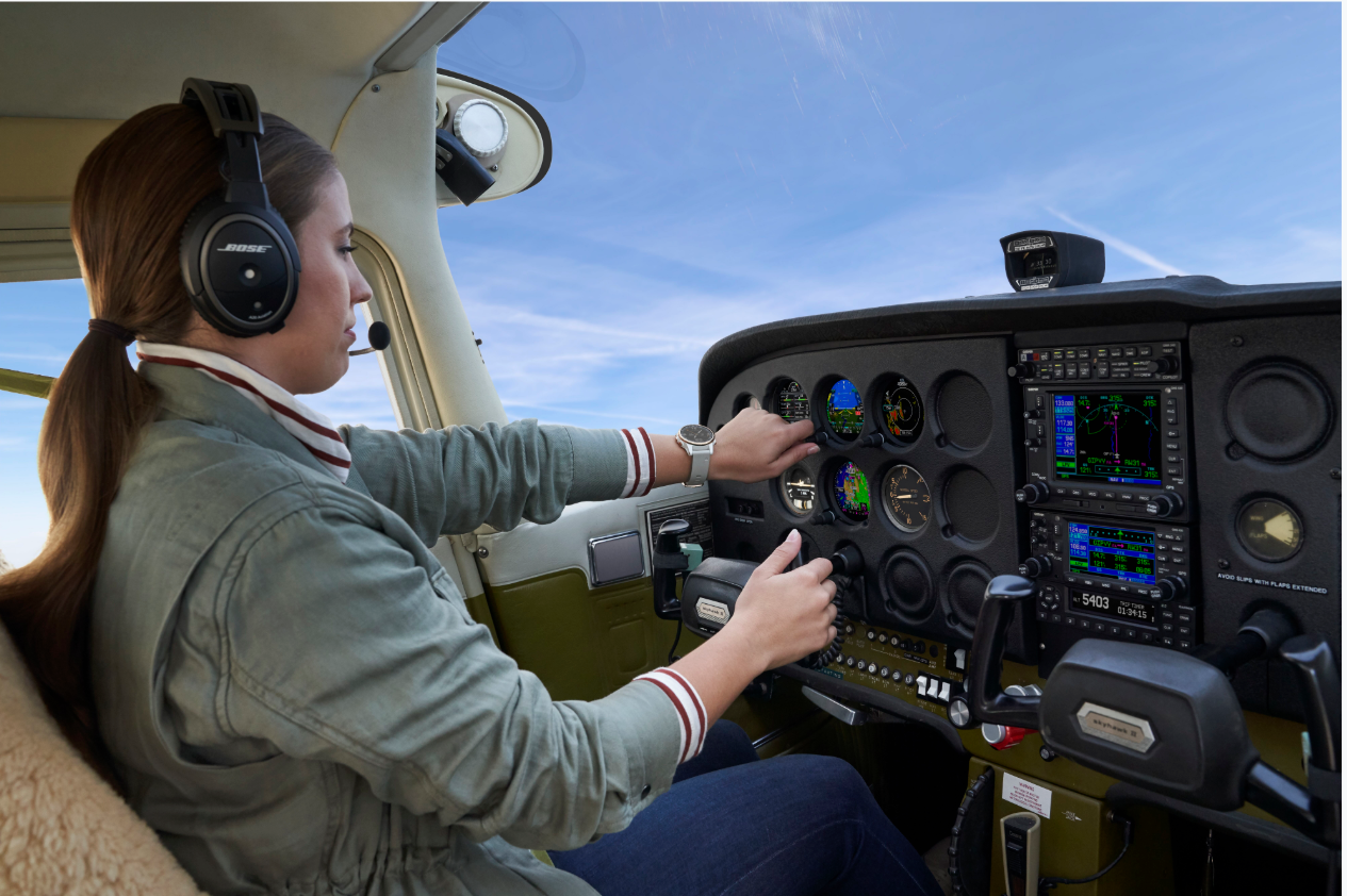 Pilot flying with Garmin GI 275