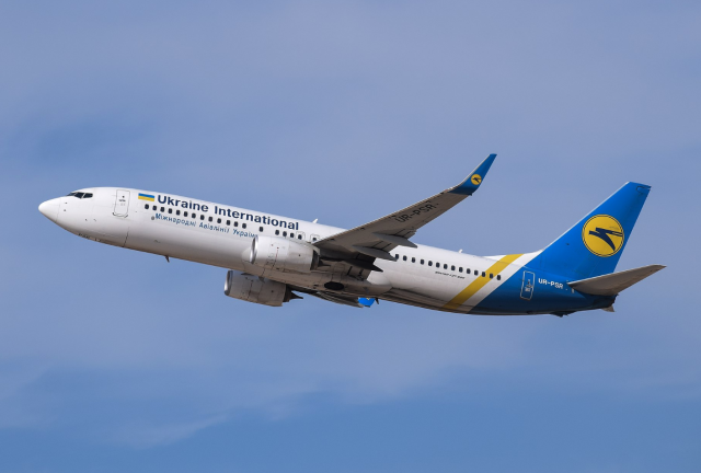 Ukraine International Boeing 737-800