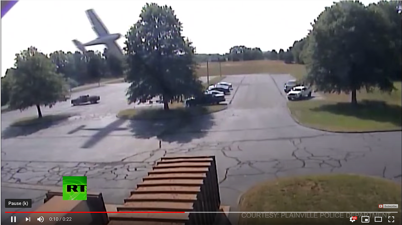 A Cessna 172 crashes into a tree, and was caught on camera.