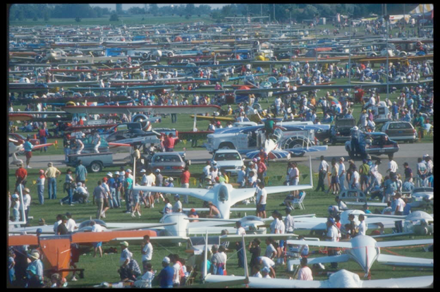 An undated photo of the homebuilt section at an early Oshkosh fly-in. 