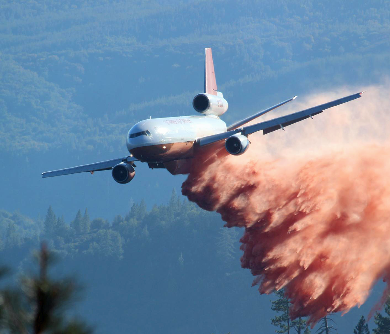 Firefighting DC-10