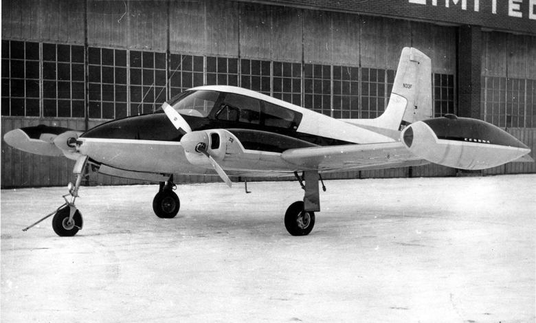 A vintage straight-tail Cessna 310 similar to N1812H.
