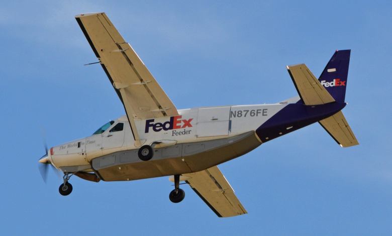 Cessna Caravan. Photo By Alan Wilson, CC BY-SA 2.0, Via Wikimedia Commons
