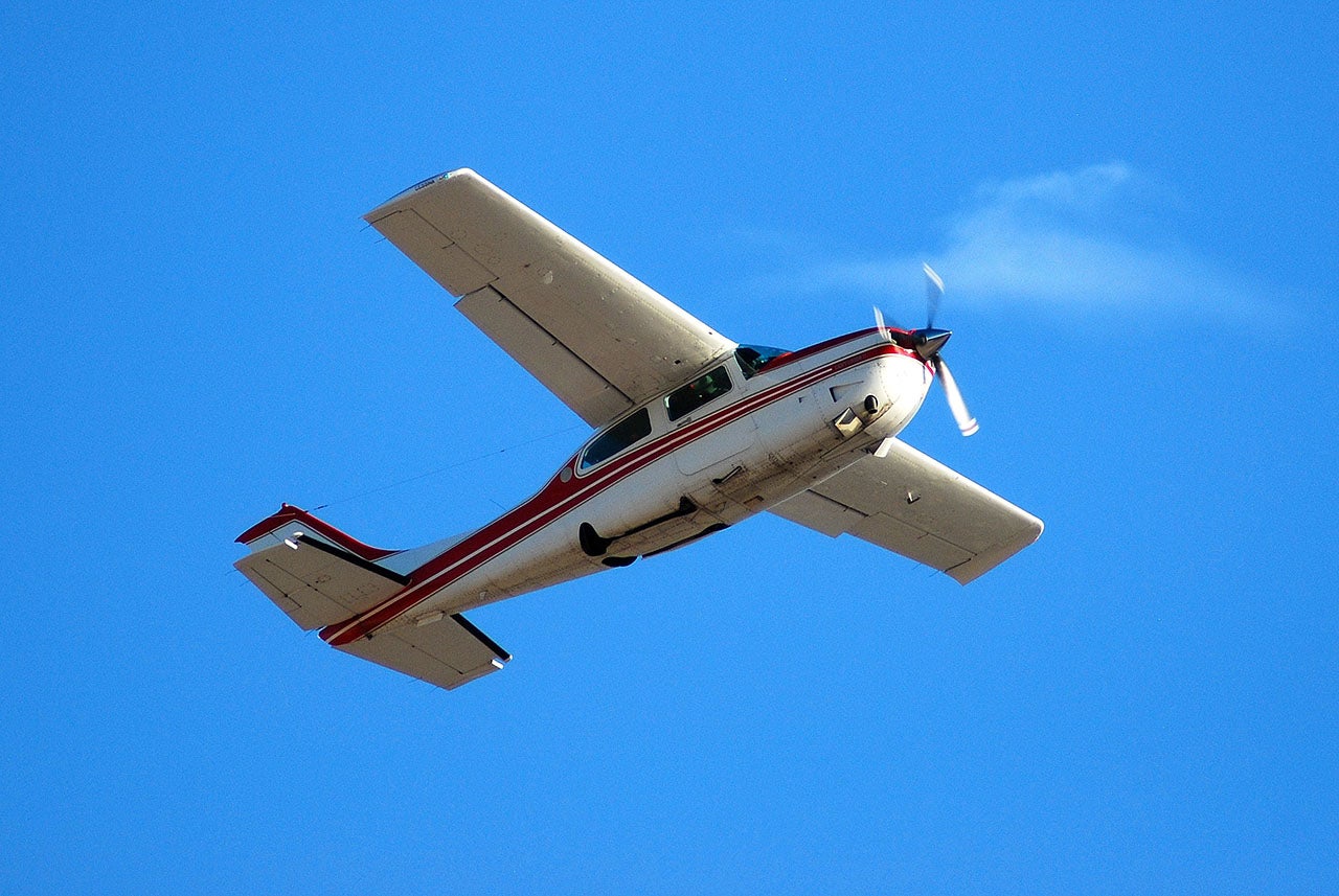 Cessna 210: Photo By ’Fast’ Eddie Maloney Via Wikipedia Commons.