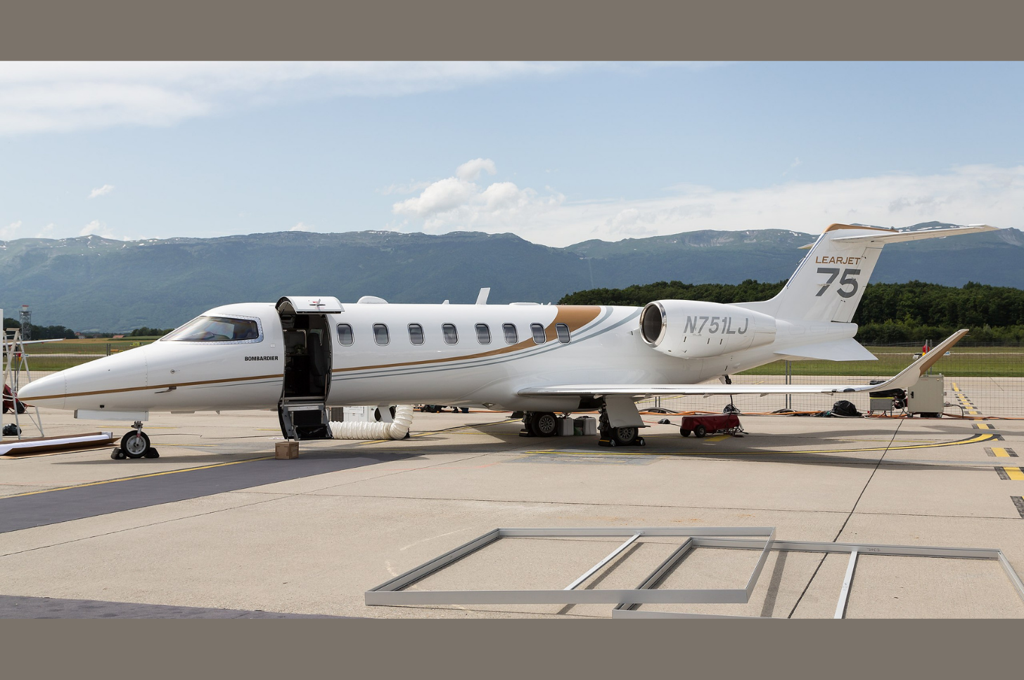 Learjet 75 - Last Learjet Ever - Plane & Pilot