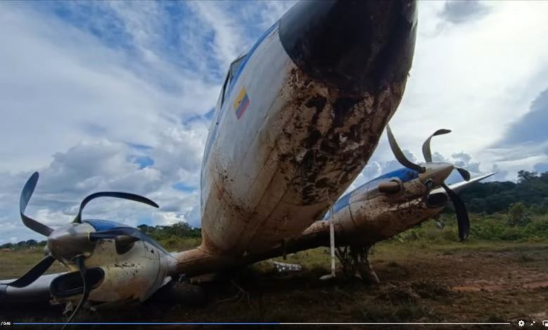 Video: DC-3 Landing Crunch