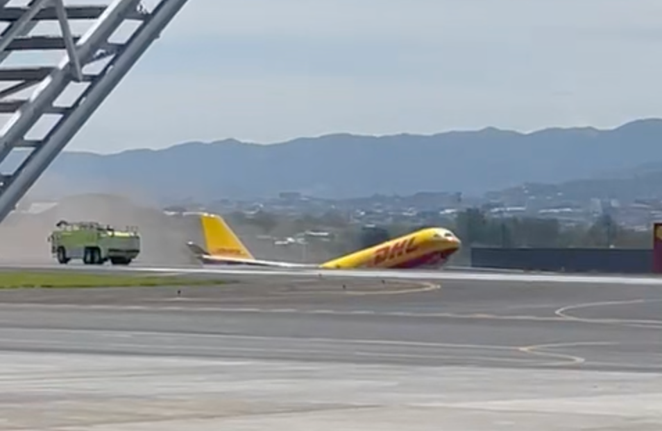 DHL Boeing 747