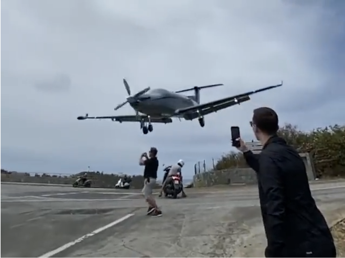 PC-12 Makes Frighteningly Low Pass for St. Bart’s