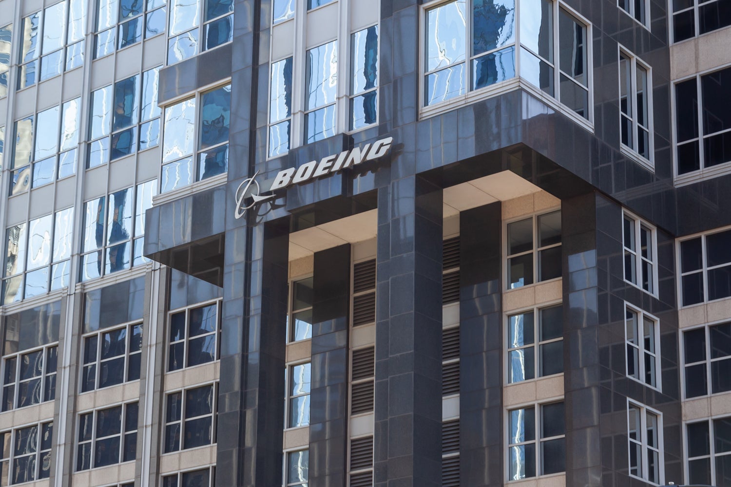 Boeing's headquarters in Chicago - Boeing Moving To Washington, D.C.