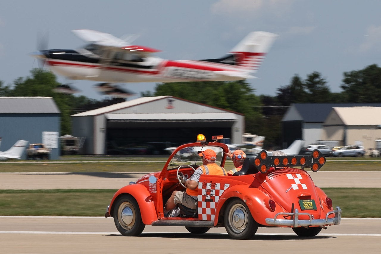 Flight Ops Volunteers - Oshkosh AirVenture 2022 Monday