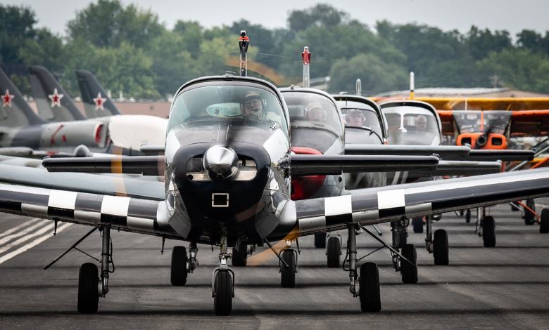 North American Navions taxies out to play
