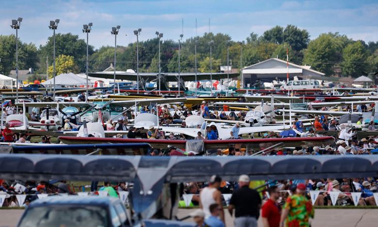 The air show crowd - Oshkosh AirVenture 2022