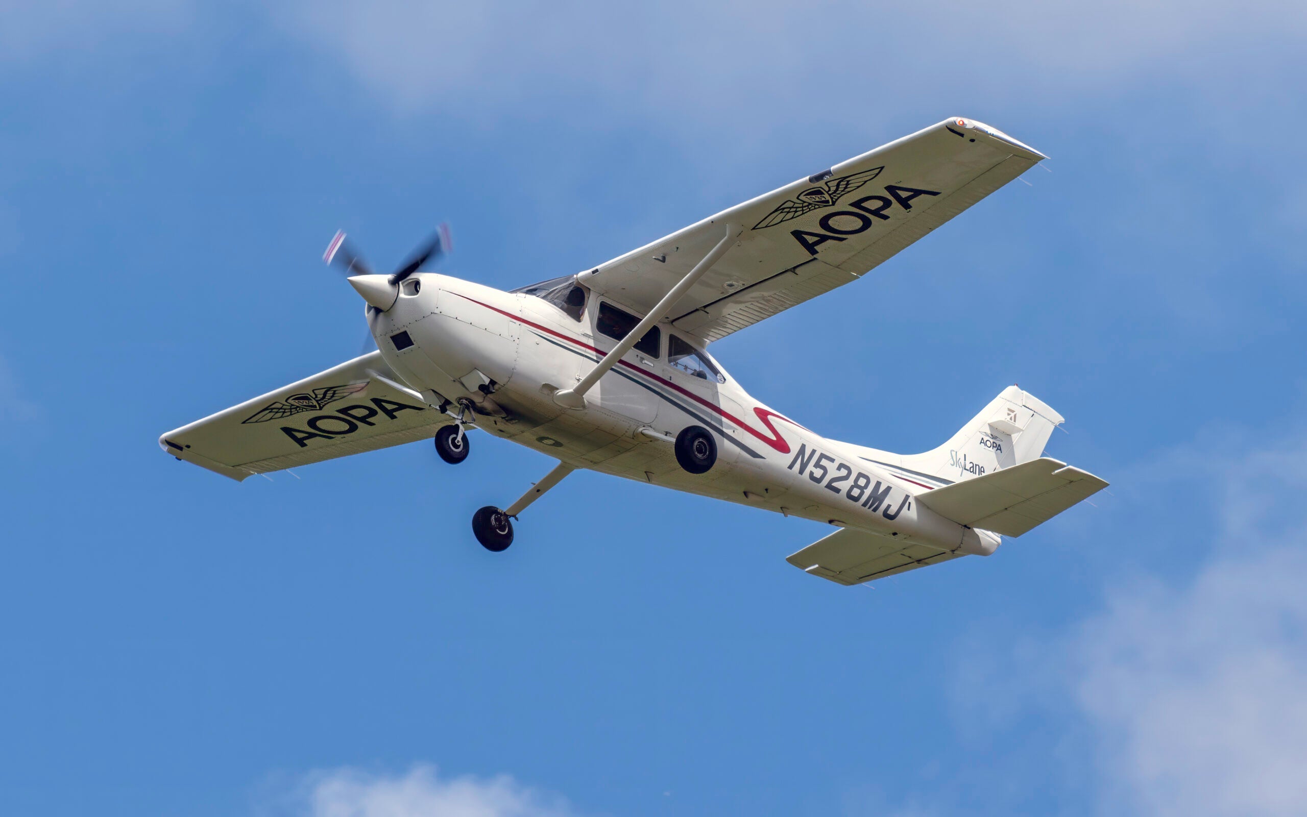 AOPA's C182 departs KFDK. Photo by Acroterion.