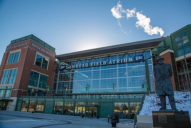 Outside view of Lambeau Field in Green Bay, Wisconsin[Credit: Wikimedia Commons]